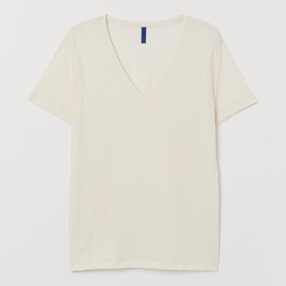 NEW H&M v-neck t-shirt